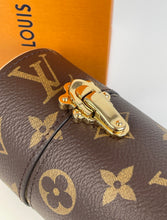Load image into Gallery viewer, Louis Vuitton perfume travel case etui