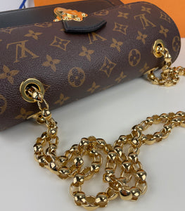 Louis Vuitton Victoire chain bag