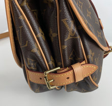 Load image into Gallery viewer, Louis Vuitton saumur MM 30