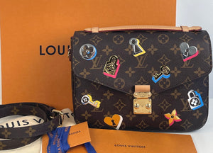 Louis Vuitton pochette metis love lock