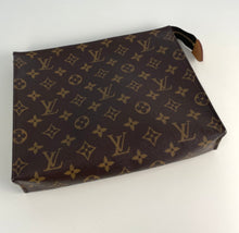 Load image into Gallery viewer, Louis Vuitton toiletry 26