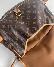 Load image into Gallery viewer, Louis Vuitton saumur 30 monogram messenger bag