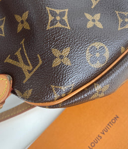 Louis Vuitton saumur 30 monogram messenger bag