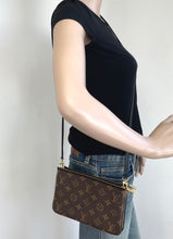 Load image into Gallery viewer, Louis Vuitton double zip pochette giant reverse and monogram