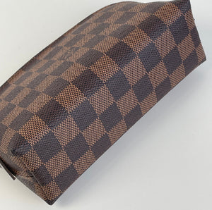 Louis Vuitton cosmetic pouch in damier