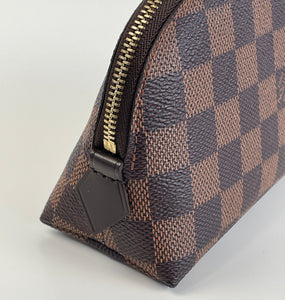 Louis Vuitton cosmetic pouch in damier