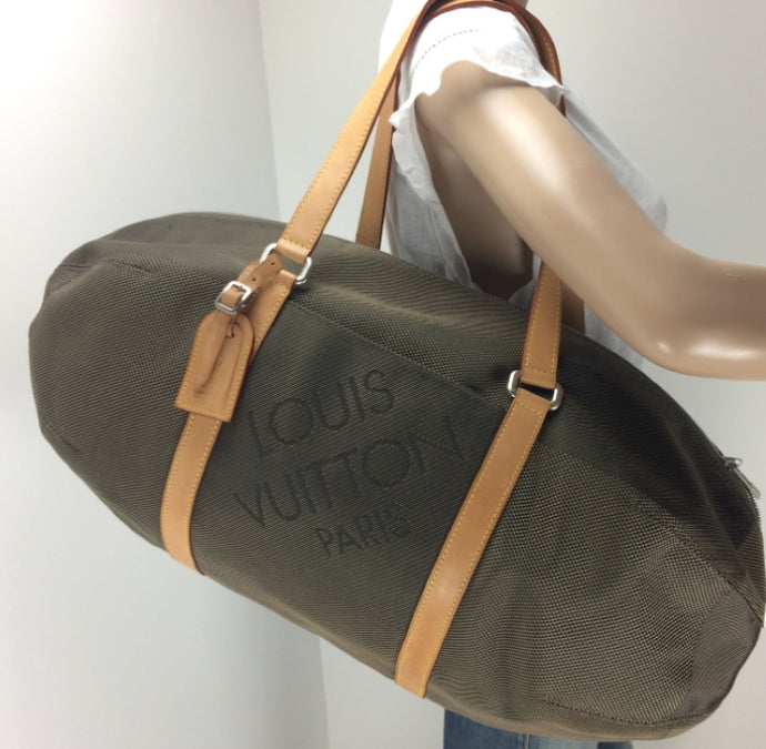 Louis Vuitton attaquant weekend or sports bag