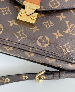 Louis Vuitton pochette metis in monogram