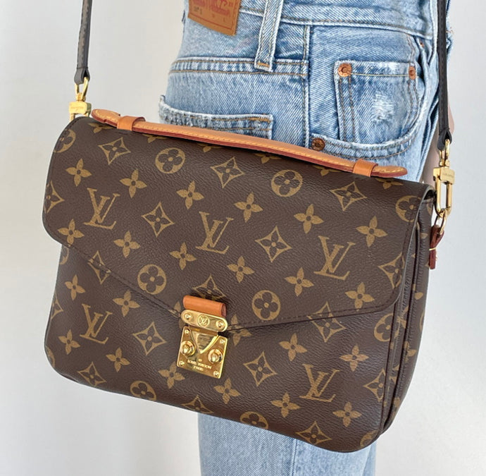 Louis Vuitton pochette metis in monogram