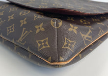 Load image into Gallery viewer, Louis Vuitton musette salsa GM