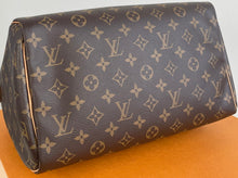 Load image into Gallery viewer, Louis Vuitton speedy 30 in monogram