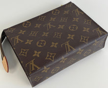 Load image into Gallery viewer, Louis Vuitton toiletry 19
