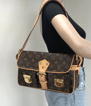 Load image into Gallery viewer, Louis Vuitton hudson pm in monogram
