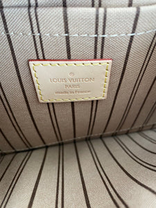 Louis Vuitton pochette monogram