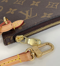 Load image into Gallery viewer, Louis Vuitton pochette monogram