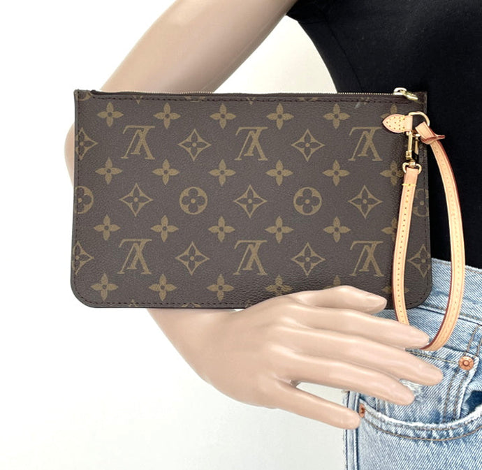 Louis Vuitton pochette monogram