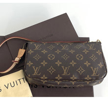 Load image into Gallery viewer, Louis Vuitton pochette accessories in monogram