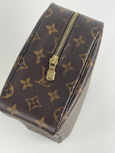 Load image into Gallery viewer, Louis Vuitton trousse toilette 28