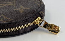 Load image into Gallery viewer, Louis Vuitton logo bandouliere in black