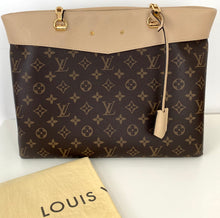 Load image into Gallery viewer, Louis Vuitton pallas chain shopper tote