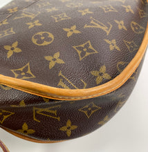 Load image into Gallery viewer, Louis Vuitton Menilmontant PM