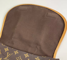 Load image into Gallery viewer, Louis Vuitton Menilmontant PM