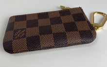 Load image into Gallery viewer, Louis Vuitton key pouch in damier ebene