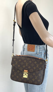 Louis Vuitton pochette metis in monogram