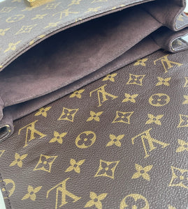 Louis Vuitton pochette metis in monogram