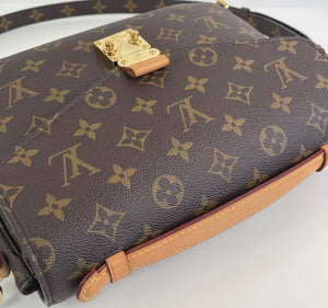 Louis Vuitton pochette metis in monogram