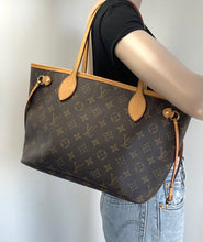 Load image into Gallery viewer, Louis Vuitton neverfull pm in monogram