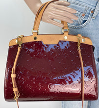 Load image into Gallery viewer, Louis Vuitton Brea MM vernis monogram rouge fauviste