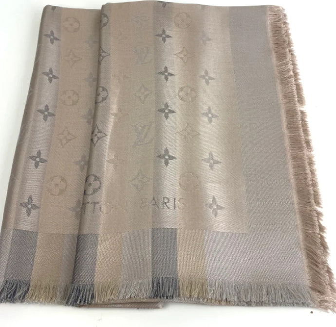 Louis Vuitton so shine monogram shawl