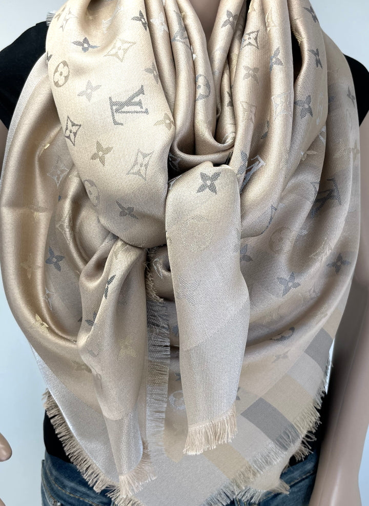 Louis Vuitton so shine monogram shawl – Lady Clara's Collection