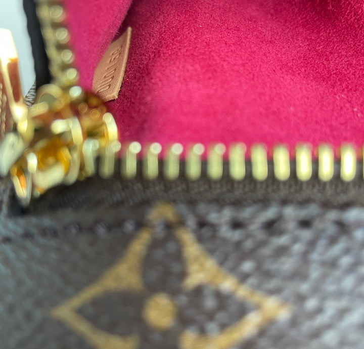 Agora Vintage - This Pochette Metis LoveLock has the Key to your heart (and  Closet)! #LouisVuitton #pochettemetis #lvlovelock #lockskeysblossoms  #lvmonogram #lvlimitededition #AgoraVintage #athensga #ShopLocal