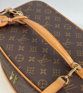 Louis Vuitton Nice vanity/ travel case with strap