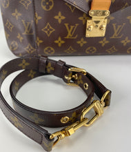 Load image into Gallery viewer, Louis Vuitton metis hobo