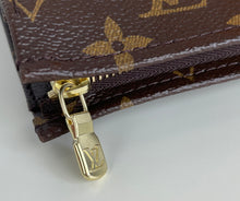 Load image into Gallery viewer, Louis Vuitton toiletry pouch 26 with insert