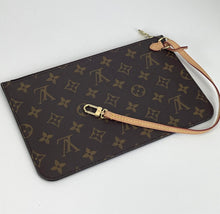 Load image into Gallery viewer, Louis Vuitton pochette in monogram