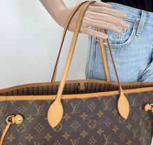 Load image into Gallery viewer, Louis Vuitton neverfull MM in monogram