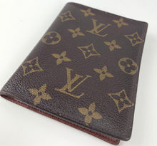 Load image into Gallery viewer, Louis Vuitton passport cover