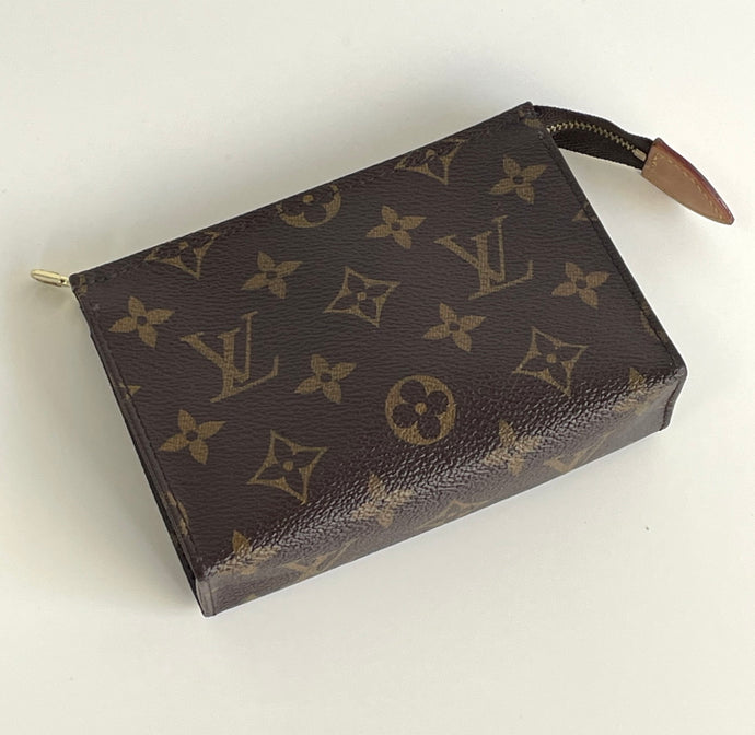 Louis Vuitton toilerty 15