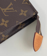 Load image into Gallery viewer, Louis Vuitton toilerty 15