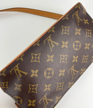 Load image into Gallery viewer, Louis Vuitton Trotteur crossbody