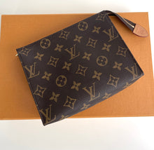 Load image into Gallery viewer, Louis Vuitton toiletry 19