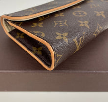 Load image into Gallery viewer, Louis Vuitton pochette florentine