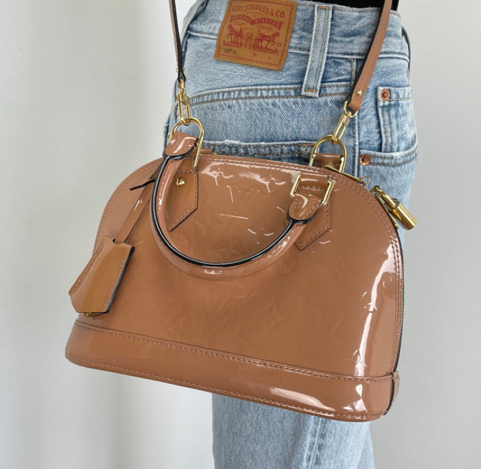 Louis Vuitton alma BB beige vernis leather