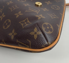 Load image into Gallery viewer, Louis Vuitton musette salsa in monogram