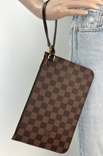 Load image into Gallery viewer, Louis Vuitton pochette in damier ebene