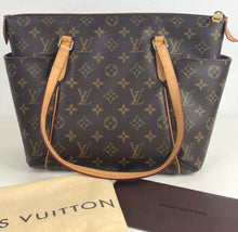 Load image into Gallery viewer, Louis Vuitton totally PM in monogram